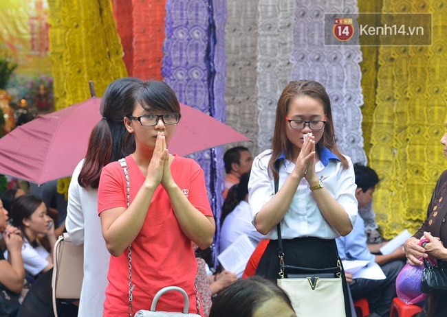 Đại lễ Vu Lan: Hàng nghìn người đội mưa nghe giảng đạo làm con tại chùa Phúc Khánh - Ảnh 2.