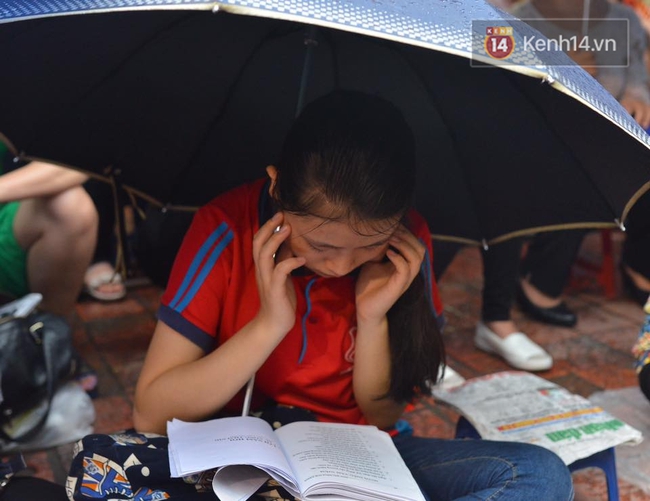 Đại lễ Vu Lan: Hàng nghìn người đội mưa nghe giảng đạo làm con tại chùa Phúc Khánh - Ảnh 3.