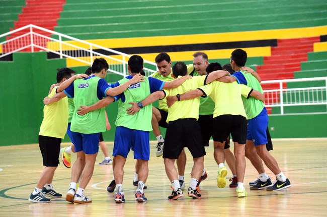 Chờ gặp Nga, tuyển futsal Việt Nam đi shopping ở Colombia - Ảnh 9.