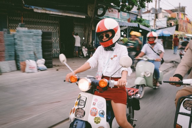 Nguyên dàn mặc chất, cưỡi vespa cổ trên phố Sài Gòn: Quá nhiều cái đẹp trong một tấm hình! - Ảnh 17.