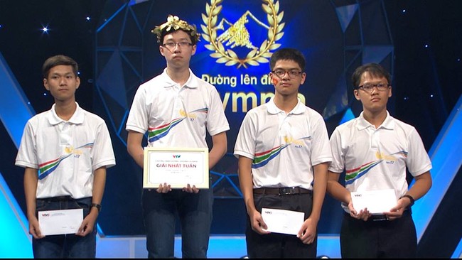 Về nhất với 400 điểm, Cậu bé Google Phan Đăng Nhật Minh vừa lập kỷ lục mùa Olympia mới - Ảnh 3.