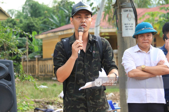 Ngày trao quà cứu trợ thứ 2: Mong lần sau đến đây, bà con có thể tặng quà ngược lại cho Phan Anh - Ảnh 1.