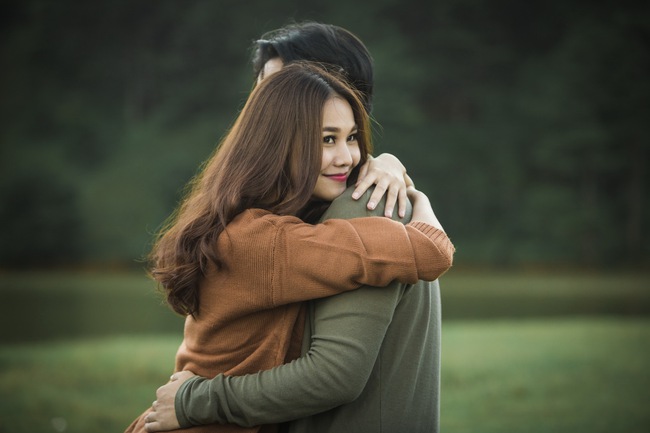 Hà Anh Tuấn và Thanh Hằng hôn nhau đầy tình cảm trong MV - Ảnh 5.