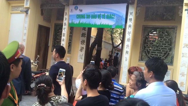 Hoàng tử Anh William ngồi vỉa hè uống cà phê phố cổ Hà Nội với Hồng Nhung, Thanh Bùi, Xuân Bắc - Ảnh 2. Hoàng tử Anh William ngồi vỉa hè uống cà phê phố cổ Hà Nội với Hồng Nhung, Thanh Bùi, Xuân Bắc - Ảnh 2.