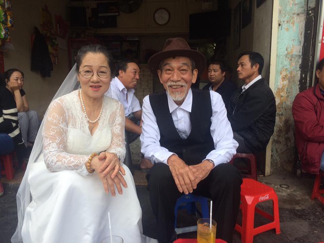 Lấy nhau 50 năm rồi, nhưng nghệ sĩ Mai Ngọc Căn và vợ vẫn chụp ảnh cưới, rồi cùng nhảy như là mới yêu! - Ảnh 2.