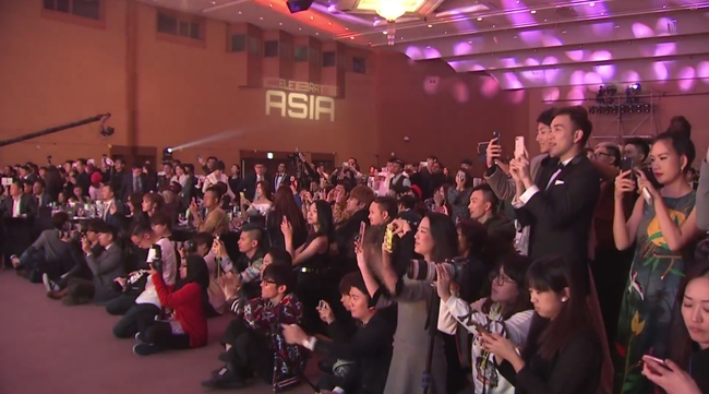 Phản ứng một trời một vực của khán giả khi idol khác và SNSD biểu diễn - Ảnh 8.