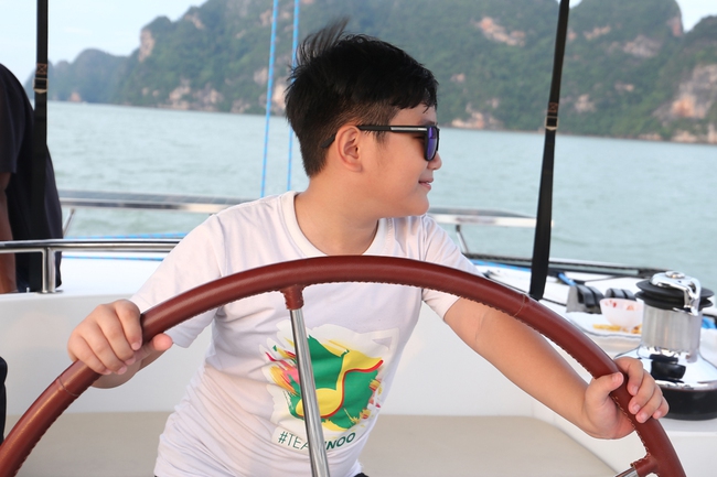 Noo Phước Thịnh cùng các học trò đi du thuyền 5 sao khám phá vịnh Phuket, Thái Lan - Ảnh 10.