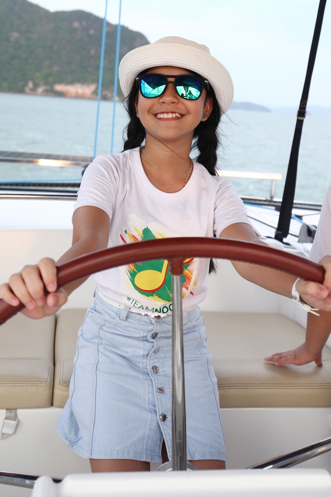 Noo Phước Thịnh cùng các học trò đi du thuyền 5 sao khám phá vịnh Phuket, Thái Lan - Ảnh 11.