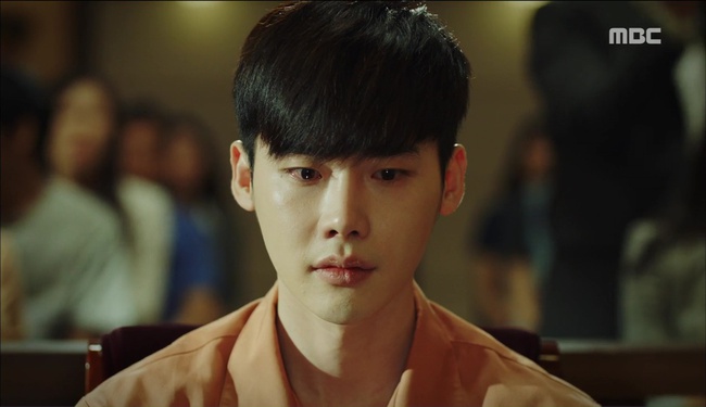“W” - Chuyện như đùa: Lee Jong Suk thò tay khỏi màn hình, kéo Han Hyo Joo vào máy tính - Ảnh 27.