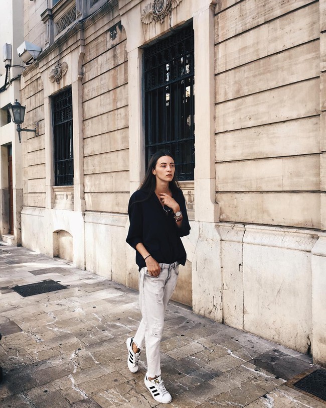 Ngắm street style giới trẻ thế giới, bạn sẽ thấy mặc chất chẳng bắt buộc phải cầu kỳ - Ảnh 10. Ngắm street style giới trẻ thế giới, bạn sẽ thấy mặc chất chẳng bắt buộc phải cầu kỳ - Ảnh 10.