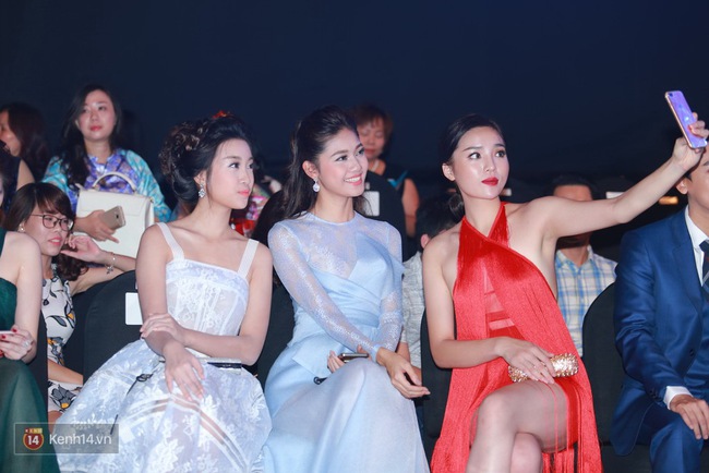 Kỳ Duyên vô tình lộ nội y vì chiếc váy ngắn phản chủ - Ảnh 3. Kỳ Duyên vô tình lộ nội y vì chiếc váy ngắn phản chủ - Ảnh 3.