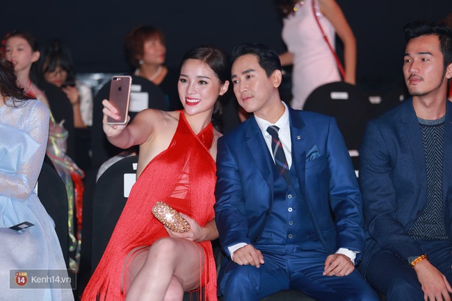 Kỳ Duyên vô tình lộ nội y vì chiếc váy ngắn phản chủ - Ảnh 4. Kỳ Duyên vô tình lộ nội y vì chiếc váy ngắn phản chủ - Ảnh 4.
