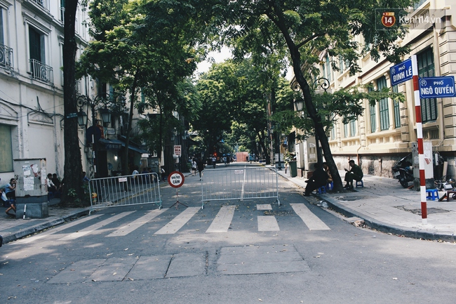 Phố đi bộ Hà Nội sau 3 tuần thí điểm: Yên bình nhưng... buồn tẻ vì thiếu điểm vui chơi giải trí! - Ảnh 6.