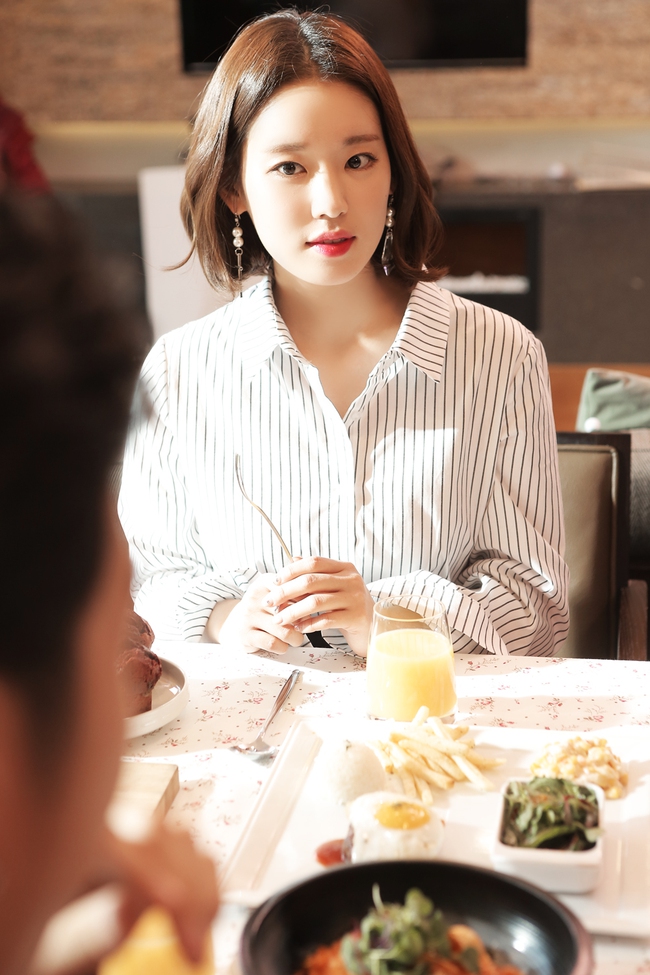Monstar tiếp tục ra mắt MV thực hiện tại Hàn Quốc, đóng cặp với nữ diễn viên phim Hậu Duệ Mặt Trời - Ảnh 5.