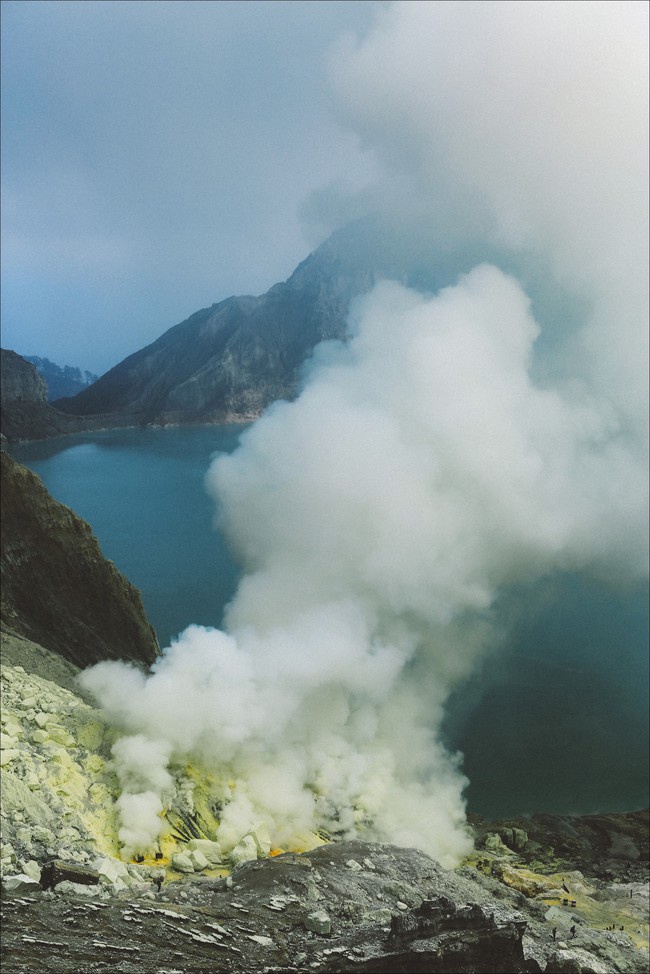 Ở ngay gần Việt Nam thôi, bạn có thể trải nghiệm cảm giác săn mây trên đỉnh núi lửa! - Ảnh 5.