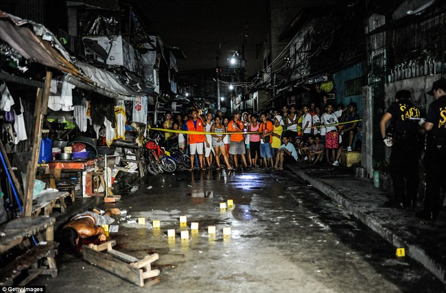 300 tội phạm ma túy bị bắn chết, 60.000 người nghiện ra đầu thú ở Philippines - Ảnh 3.