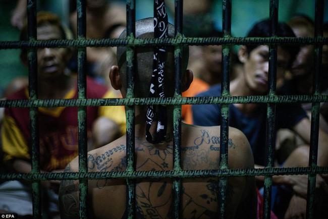 300 tội phạm ma túy bị bắn chết, 60.000 người nghiện ra đầu thú ở Philippines - Ảnh 17.