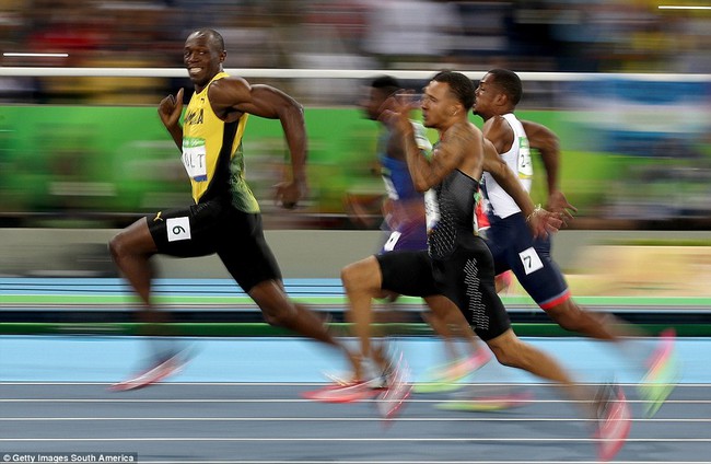 Cùng xem khoảnh khắc thần tốc những cực hí hỏm của Usain Bolt trên đường đua 3