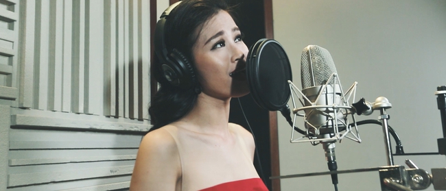 Thanh Bùi, Đông Nhi cùng 10 ca sĩ ghi âm cho ca khúc We Are One - Ảnh 3.