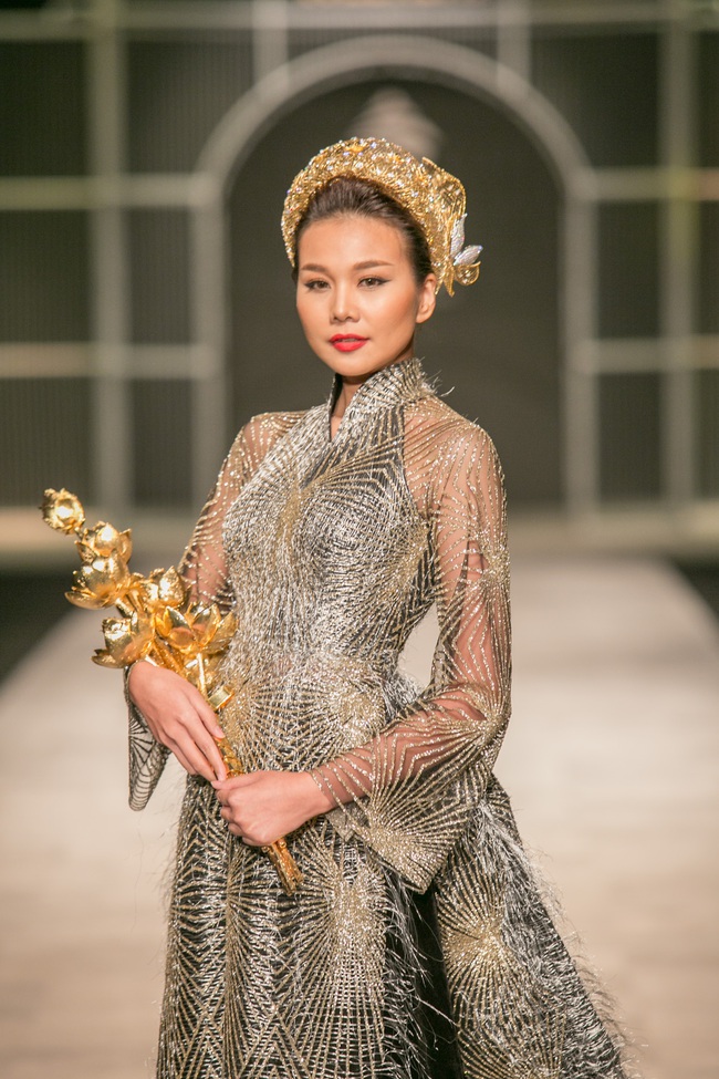 Mẫu 1m54 Fung La cùng Thanh Hằng làm vedette cho Công Trí - Ảnh 56.