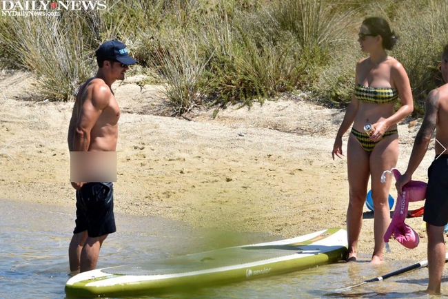 Orlando Bloom khỏa thân hoàn toàn khi đi chơi biển với Katy Perry - Ảnh 2.
