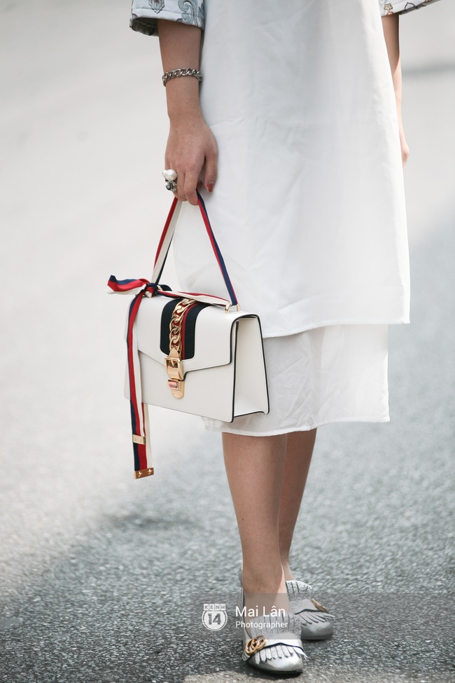 Street style ngày 5 VIFW: Mâu Thủy chơi lầy, đội mấn đạp xe trên phố cực lạ - Ảnh 10.