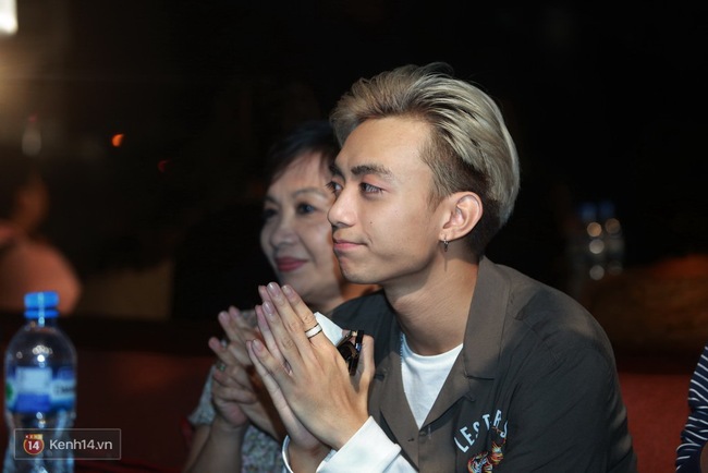 Soobin Hoàng Sơn và mẹ khóc hạnh phúc trước tình cảm của fan trong minishow - Ảnh 17.