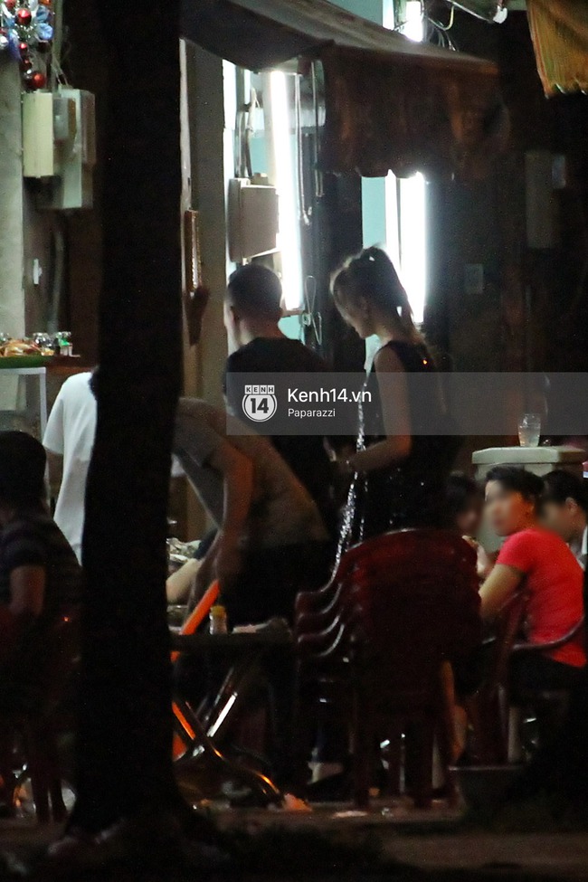 Sau sự kiện, Trấn Thành - Hari Won đi ăn đêm ở quán lề đường cùng bạn đến nửa đêm - Ảnh 7.