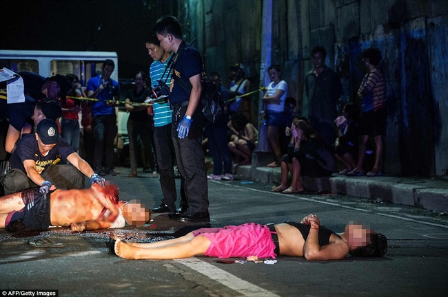 Chùm ảnh: Hơn 3.700 người đã chết trong cuộc chiến chống tội phạm ma túy ở Philippines - Ảnh 7. Chùm ảnh: Hơn 3.700 người đã chết trong cuộc chiến chống tội phạm ma túy ở Philippines - Ảnh 7.