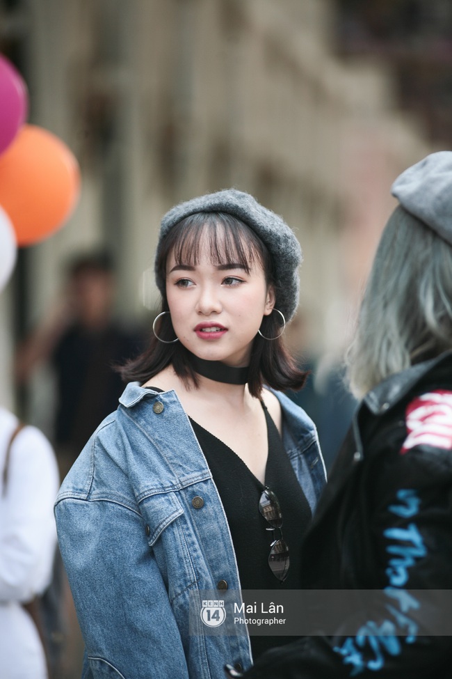 Street style ngày 5 VIFW: Mâu Thủy chơi lầy, đội mấn đạp xe trên phố cực lạ - Ảnh 32.