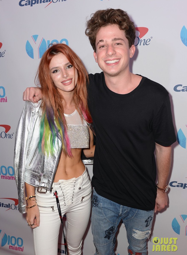 Mới chia tay bạn trai, mỹ nhân nóng bỏng Bella Thorne đã công khai ôm hôn Charlie Puth - Ảnh 10.