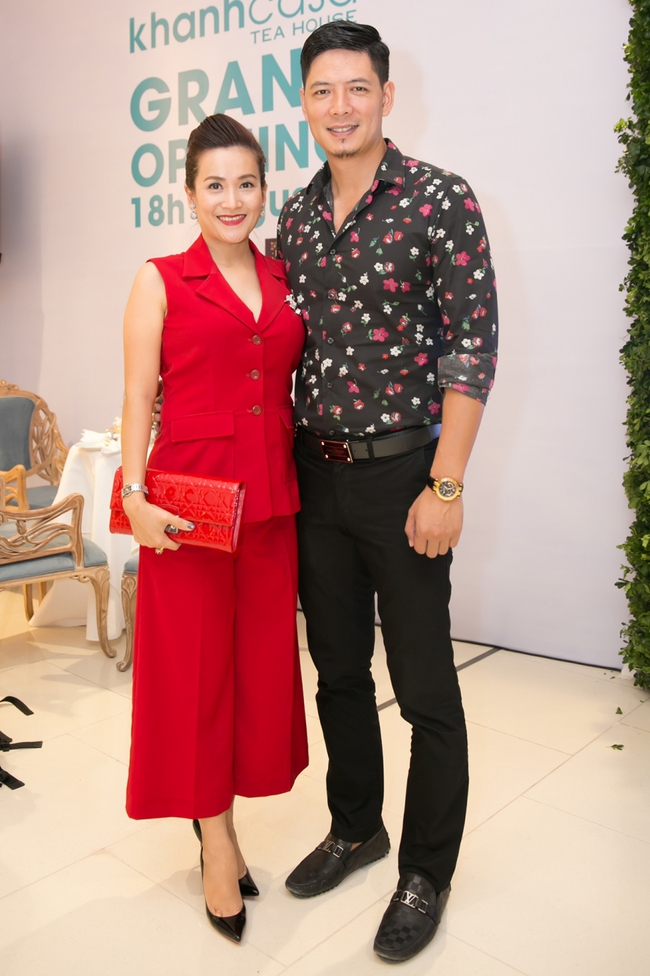 Lilly Nguyễn diện váy xẻ ngực táo bạo khi cùng HLV Hà Hồ dự sự kiện - Ảnh 19.