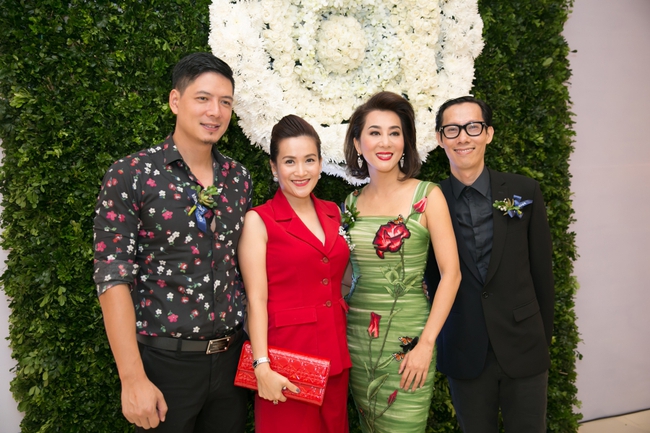 Lilly Nguyễn diện váy xẻ ngực táo bạo khi cùng HLV Hà Hồ dự sự kiện - Ảnh 20.