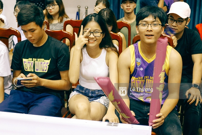 Hoa hậu Thu Thảo và Diễm My 9x cuốn hút trên khán đài trận derby bóng rổ Việt Nam - Ảnh 5.