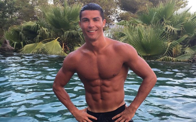Ronaldo body vạm vỡ nhưng lại nữ tính 3