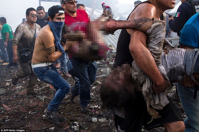 Những hình ảnh hiện trường không thể kinh hoàng hơn tại vụ nổ chợ pháo hoa ở Mexico - Ảnh 5.