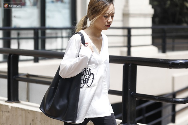Street style chất chẳng kém thế giới của Hà Nội & Sài Gòn - Ảnh 6. Street style chất chẳng kém thế giới của Hà Nội & Sài Gòn - Ảnh 6.