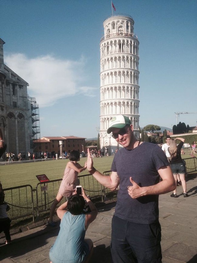 Đến quỳ anh chàng troll khách du lịch đang chụp ảnh với tháp nghiêng Pisa - Ảnh 6.