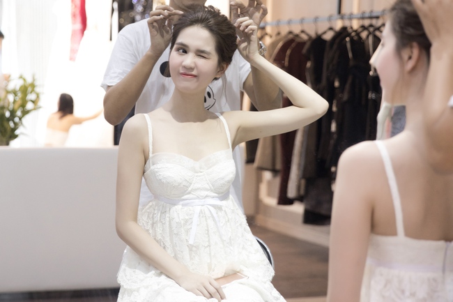 Clip: Ngọc Trinh thử váy đính hàng nghìn viên pha lê để diện tại Hoa hậu Hàn Quốc 2016 - Ảnh 2.