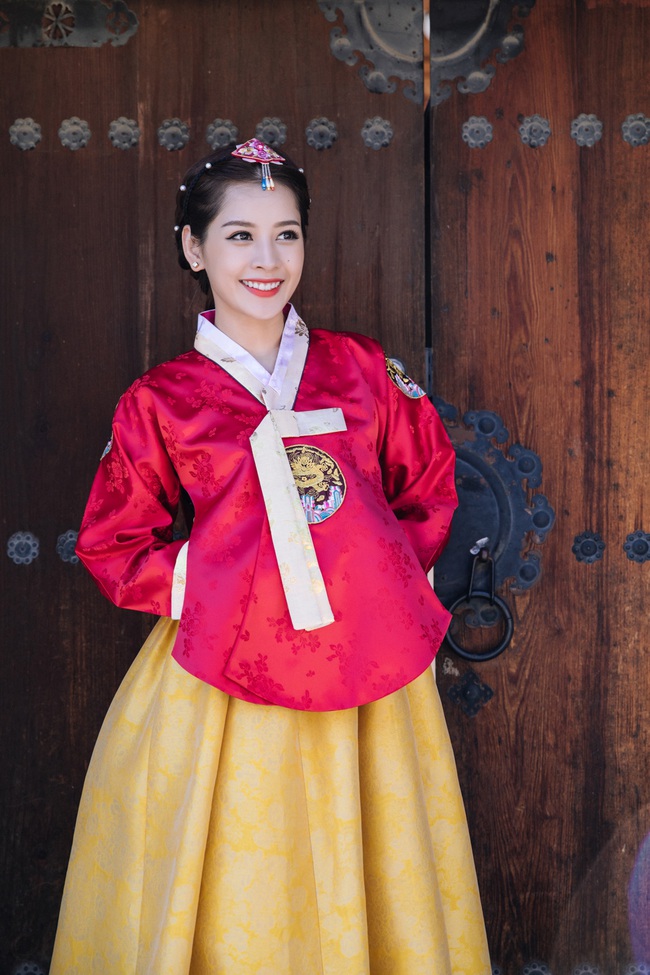 Mặc Hanbok tạo dáng trên phố Hàn, Chi Pu xinh xắn và đáng yêu đến khó có thể rời mắt - Ảnh 10.