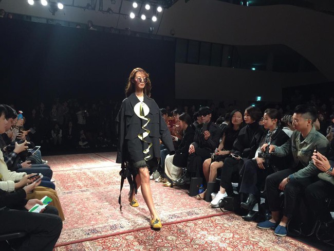 Hoàng Ku, Châu Bùi, Cao Minh Thắng nổi bật không kém fashionista Hàn tại Seoul Fashion Week - Ảnh 19.
