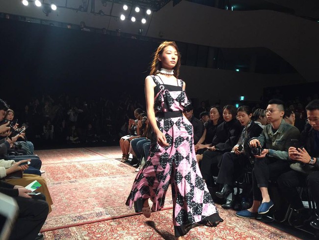 Hoàng Ku, Châu Bùi, Cao Minh Thắng nổi bật không kém fashionista Hàn tại Seoul Fashion Week - Ảnh 21.