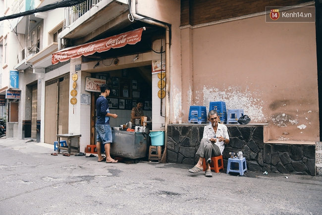 Quán cafe đúng kiểu Sài Gòn xưa, hơn nửa thế kỉ qua mỗi năm chỉ đóng cửa 10 phút... - Ảnh 3.