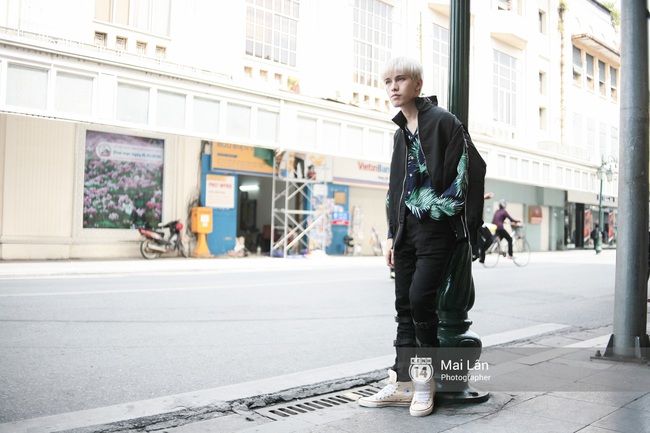 Street style ngày 5 VIFW: Mâu Thủy chơi lầy, đội mấn đạp xe trên phố cực lạ - Ảnh 37.