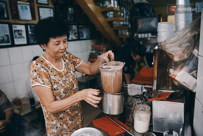 Quán cafe đúng kiểu Sài Gòn xưa, hơn nửa thế kỉ qua mỗi năm chỉ đóng cửa 10 phút... - Ảnh 8.