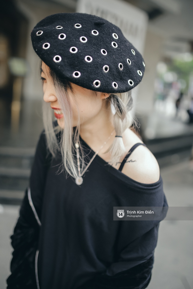 Street style ngày 5 VIFW: Mâu Thủy chơi lầy, đội mấn đạp xe trên phố cực lạ - Ảnh 30.