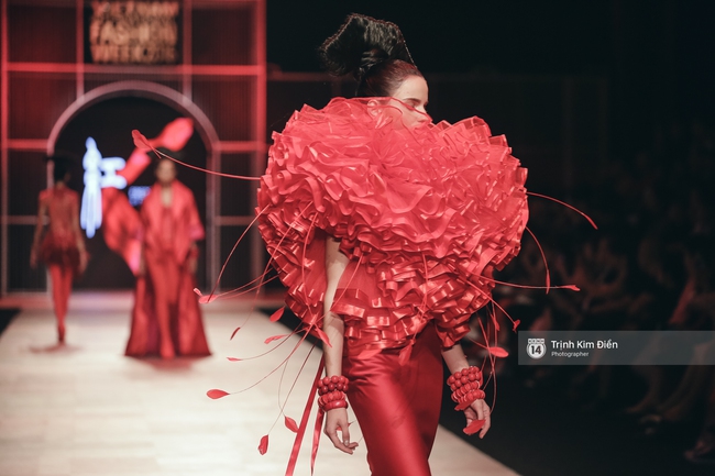 Gói gọn 6 ngày - 5 đêm của Vietnam International Fashion Week trong những khung hình tuyệt vời nhất! - Ảnh 14.