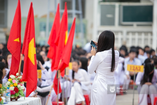 Học sinh Hà Nội và Sài Gòn cực hào hứng trong ngày khai giảng - Ảnh 18.