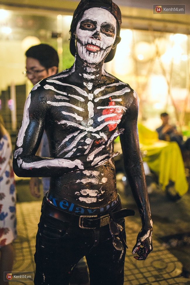 Hà Nội hay Sài Gòn cũng đều ngập tràn những bạn trẻ hóa trang độc đáo dịp Halloween - Ảnh 45.
