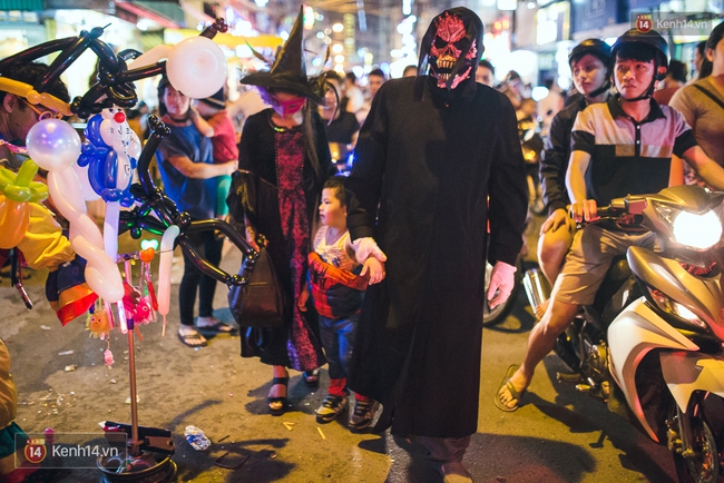 Hà Nội hay Sài Gòn cũng đều ngập tràn những bạn trẻ hóa trang độc đáo dịp Halloween - Ảnh 42.